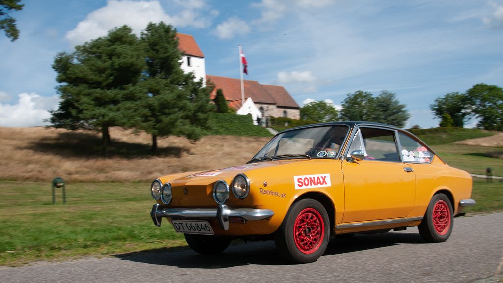 Curt Clausen og Ebbe Madsen fra Motor Klubben Centrum på Fyn deltog i 2022 i SONAX DASU Classic serien i en fin Fiat 850 Coupé
(Foto: Viggo Johansen, rallypics.dk)